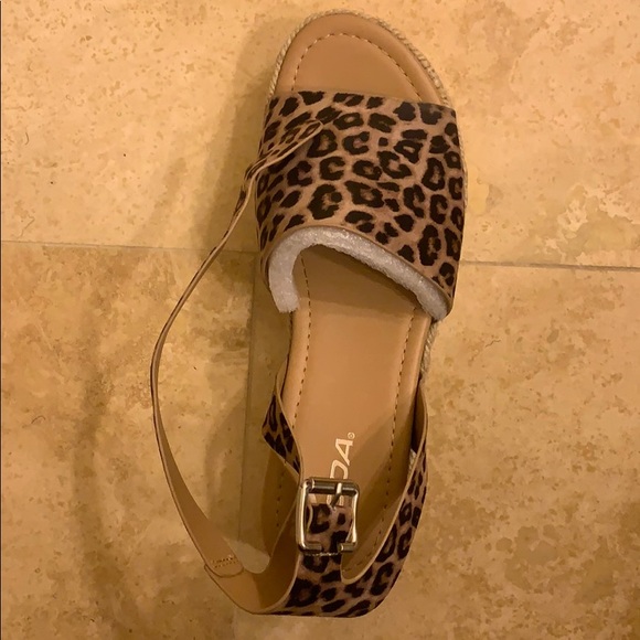 SIZE 8.5: NEW! Oatmeal Leopard Espadrilles Flats - Picture 3 of 4